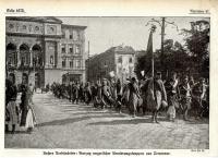 Imagine atasata: Trupe-maghiare-in-fata-teatrului.jpg